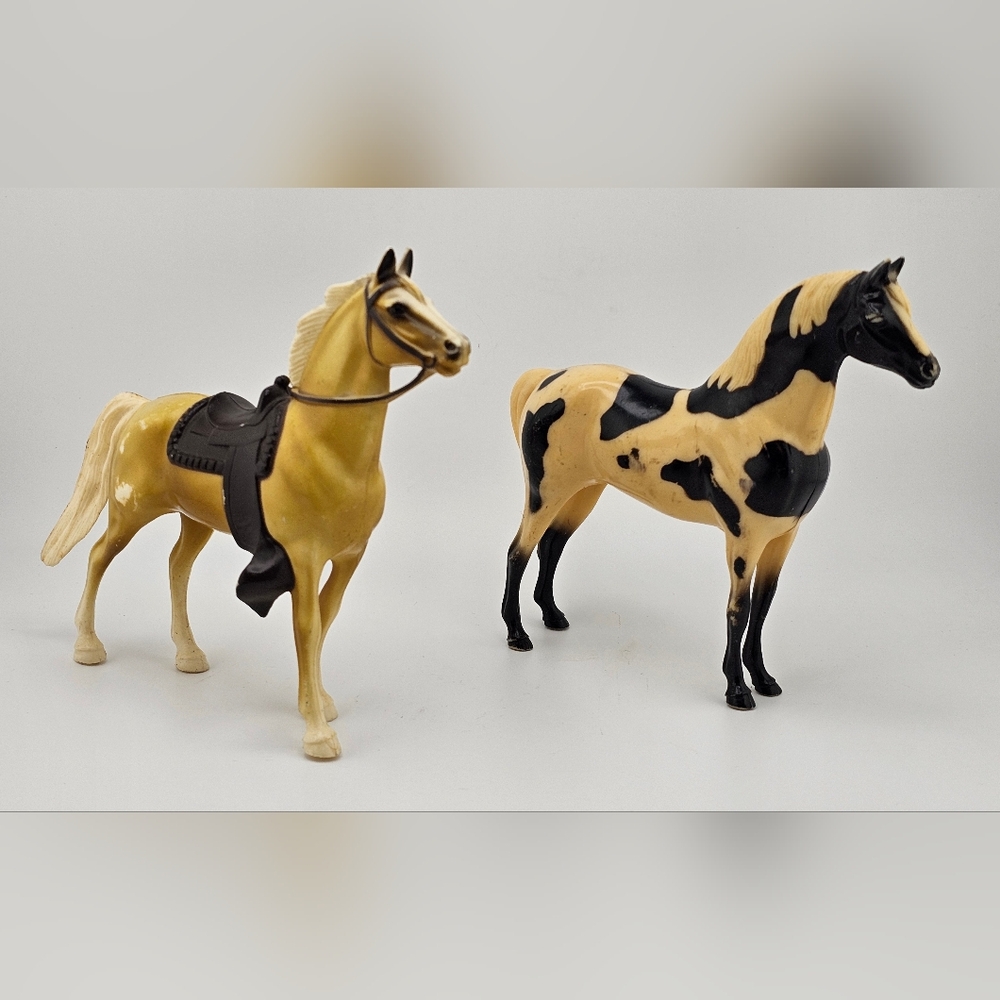 Vtg 1960's Hartland Plastics Pinto Palomino Horse Toy Figurine Saddle Lot of 2